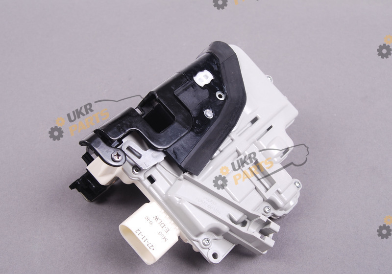 T PORSCHE 8J1837015A T PORSCHE 8J1837015A