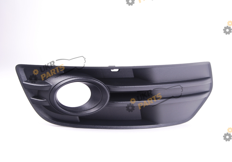 Решетка переднего бампера VAG 8R0807682A01C