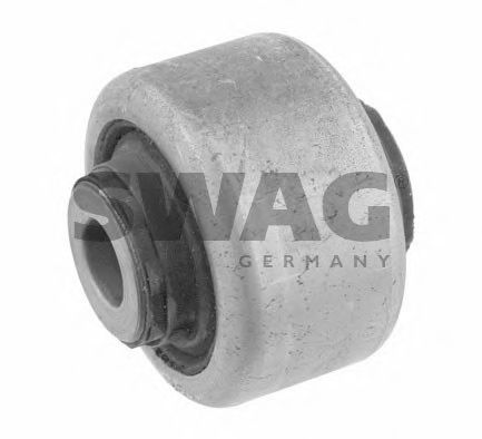 Сайлентблок рычага SWAG 62 92 7015