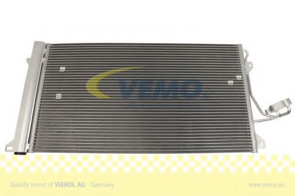 Радиатор кондиционера VEMO V15-62-1037