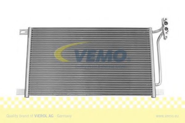 Радиатор кондиционера VEMO V20-62-1017