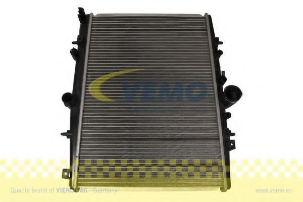 Радиатор охлаждения двигателя VEMO V22-60-0010