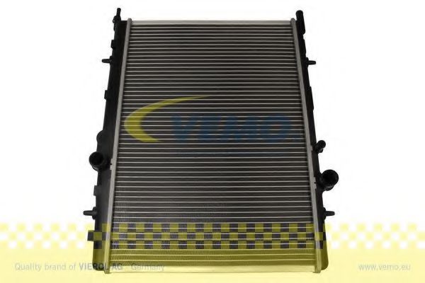 Радиатор охлаждения двигателя VEMO V22-60-0011