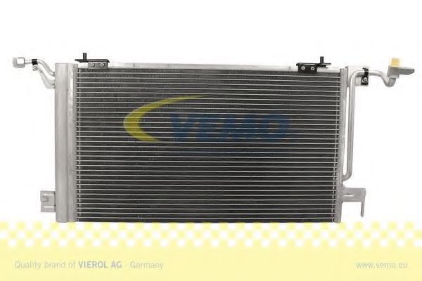 Радиатор кондиционера VEMO V22-62-0001
