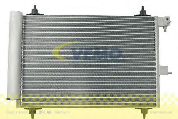 Радиатор кондиционера VEMO V22-62-0003