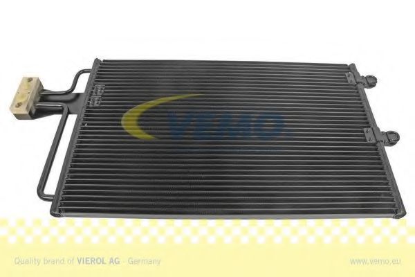 Радиатор кондиционера VEMO V22-62-0004