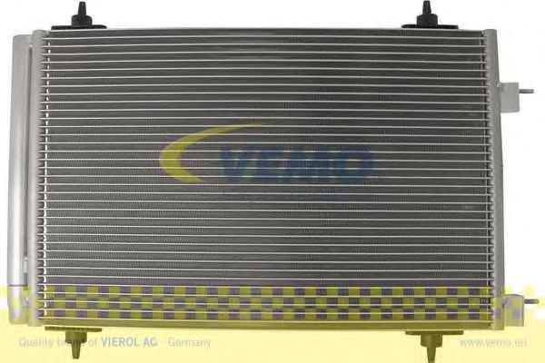 Радиатор кондиционера VEMO V22-62-0010