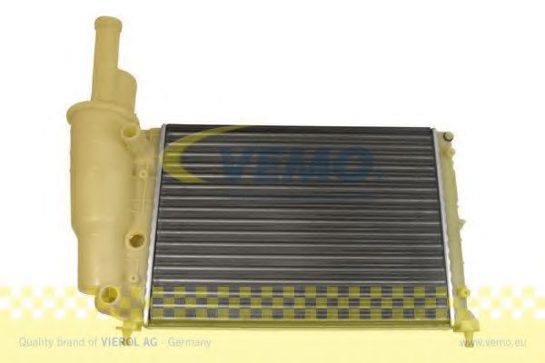 Радиатор охлаждения двигателя VEMO V24-60-0002