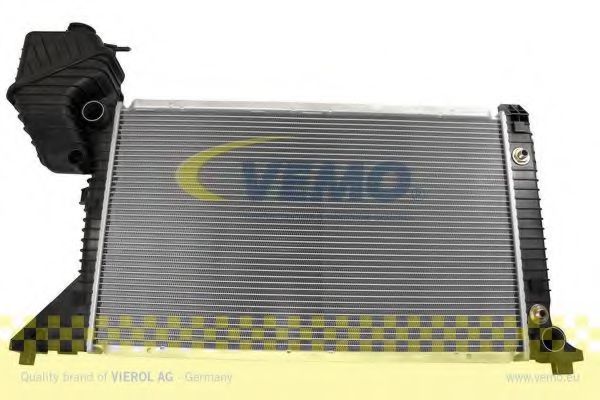 Радиатор охлаждения двигателя VEMO V25-60-3013
