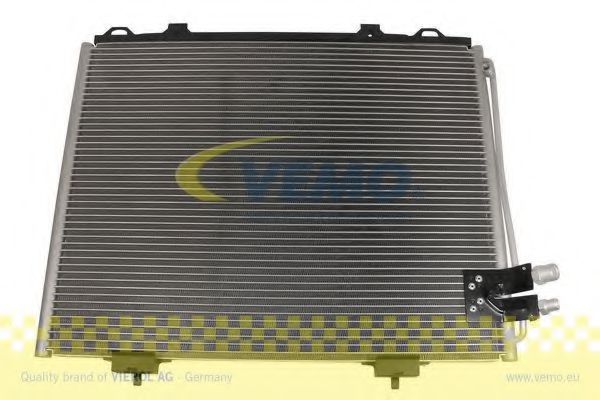 Радиатор кондиционера VEMO V30-62-1011