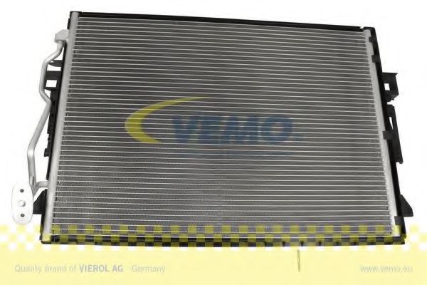 Радиатор кондиционера VEMO V30-62-1049