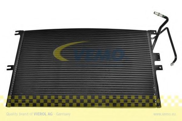 Радиатор кондиционера VEMO V40-62-0009