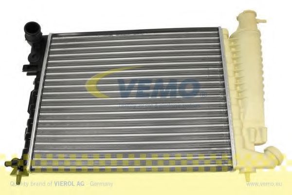 Радиатор охлаждения двигателя VEMO V42-60-0001