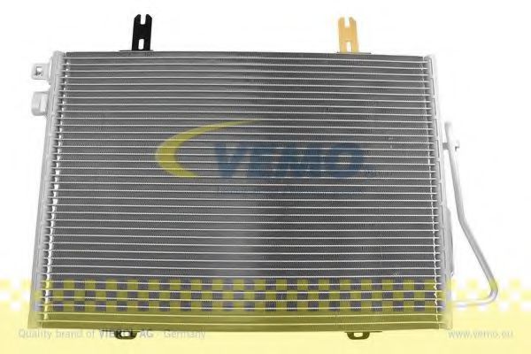 Радиатор кондиционера VEMO V46-62-0007