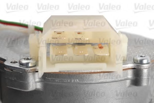 Двигатель стеклоочистителя VALEO 403868 Двигатель стеклоочистителя VALEO 403868