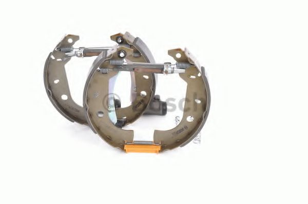 Тормозные колодки барабанные BOSCH 0 204 114 653 Тормозные колодки барабанные BOSCH 0 204 114 653