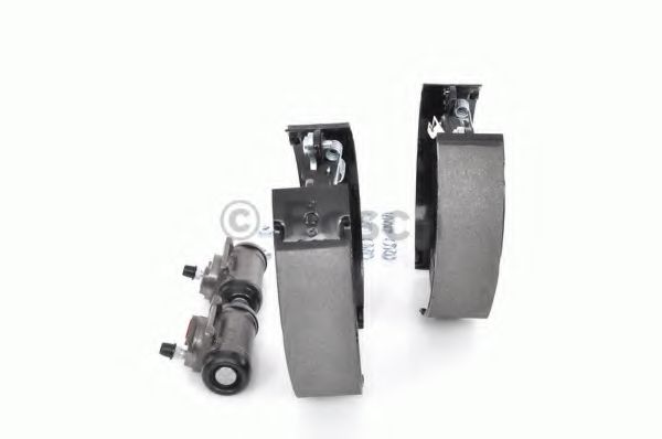 Тормозные колодки барабанные BOSCH 0 204 114 013