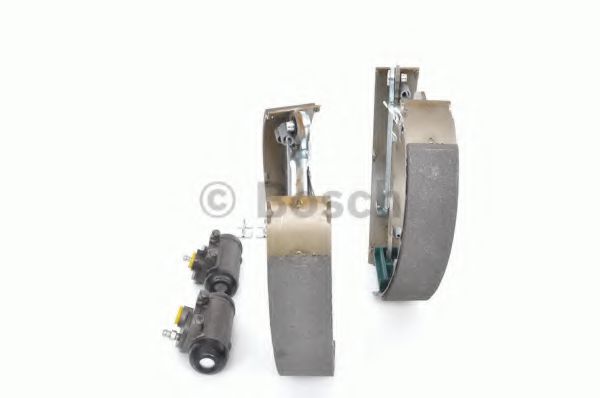 Тормозные колодки барабанные BOSCH 0 204 114 061
