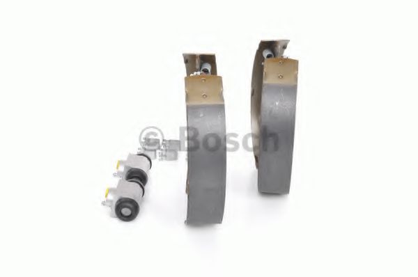 Тормозные колодки барабанные BOSCH 0 204 114 677