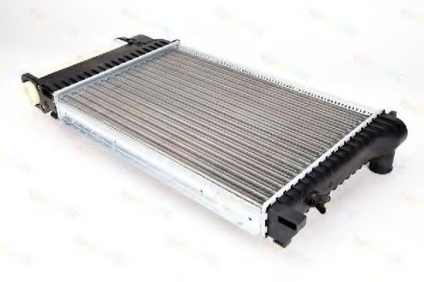 Радиатор охлаждения двигателя THERMOTEC D7B017TT Радиатор охлаждения двигателя THERMOTEC D7B017TT