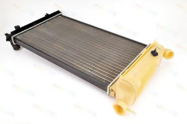 Радиатор охлаждения двигателя THERMOTEC D7P028TT Радиатор охлаждения двигателя THERMOTEC D7P028TT
