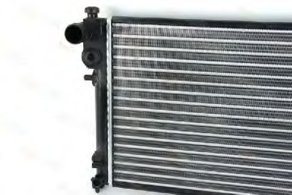 Радиатор охлаждения двигателя THERMOTEC D7P046TT