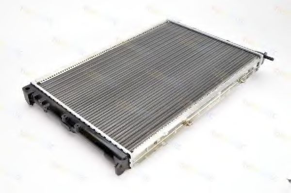 Радиатор охлаждения двигателя THERMOTEC D7R032TT Радиатор охлаждения двигателя THERMOTEC D7R032TT