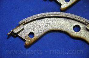 Тормозные колодки барабанные PARTS-MALL PLA-027