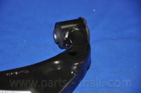 Рычаг подвески PARTS-MALL PXCAA-021LL