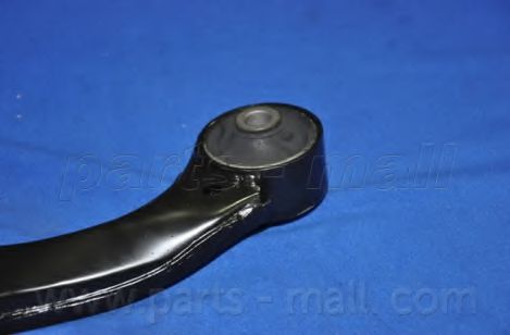 Рычаг подвески PARTS-MALL PXCAB-013LR